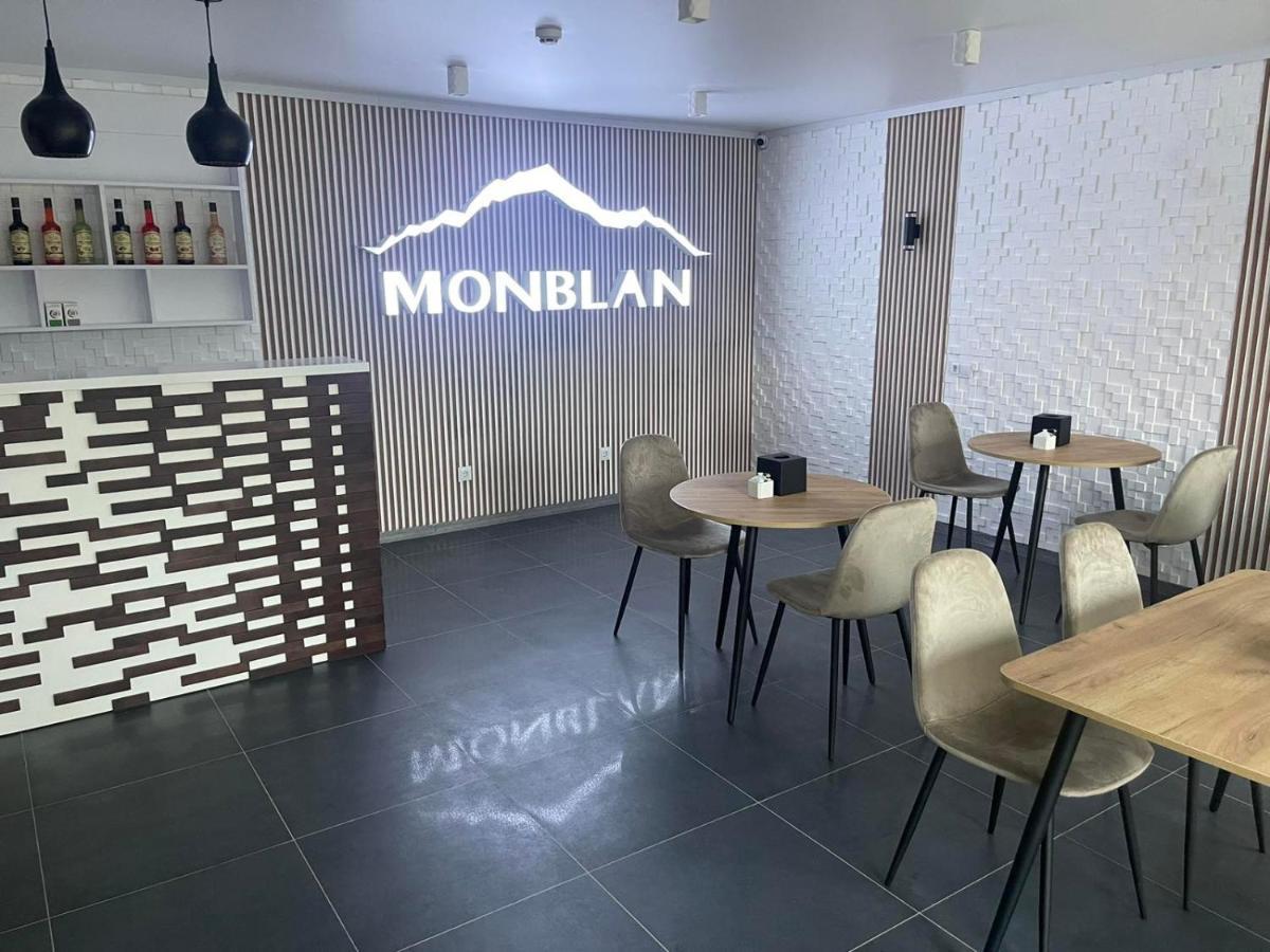 Отель Monblan Yablunytsia Buitenkant foto